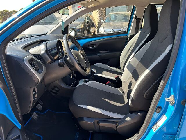 TOYOTA AYGO 1.0 XPLAY SPANISH LHD IN SPAIN 25000 MILES SUPERB 2017